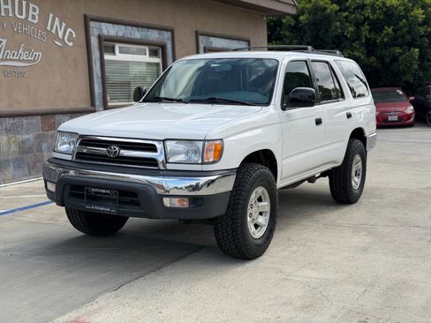 Used 2000 Toyota 4Runner 2WD image 2