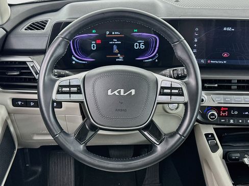 Used 2025 Kia Telluride S FWD image 18