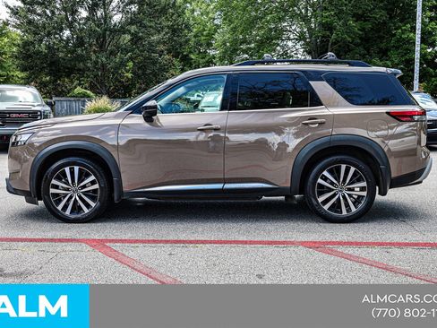 Used 2023 Nissan Pathfinder Platinum w/ Cargo Package FWD image 9