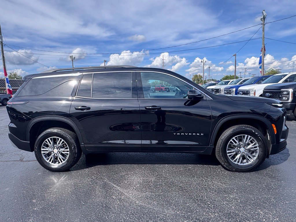 Used 2026 Chevrolet Traverse LT w/ Driver Confidence Package AWD/4WD image 8