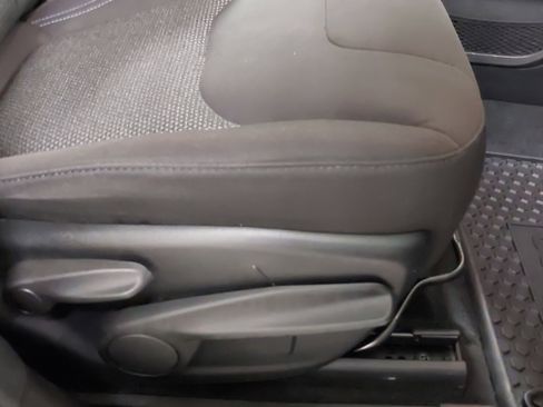 Used 2019 Jeep Cherokee Latitude w/ Cold Weather Group image 28