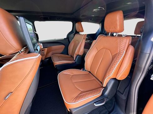 New 2026 Chrysler Pacifica Pinnacle w/ Trailer Tow Group image 17