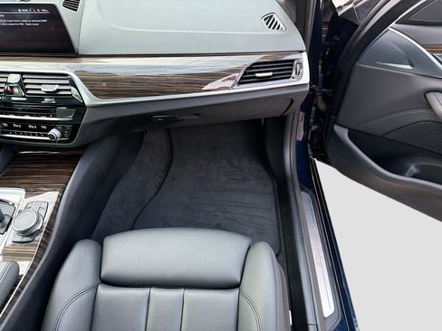 Used 2020 BMW 530i xDrive w/ Convenience Package AWD/4WD image 16