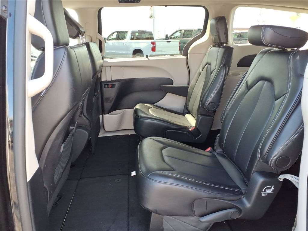 Used 2024 Chrysler Pacifica Touring-L FWD image 28