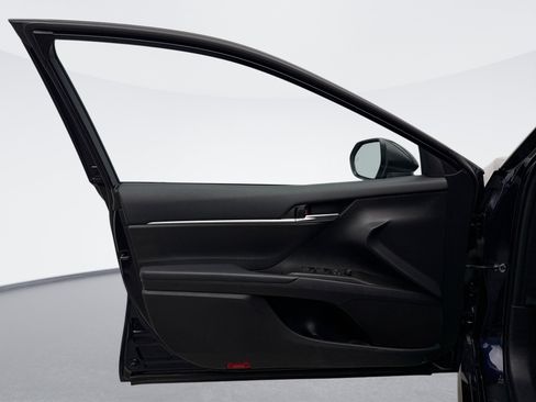 Used 2021 Toyota Camry LE image 9