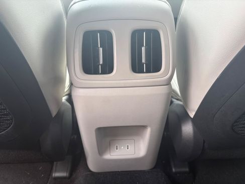 Used 2025 Hyundai Tucson Limited FWD image 16