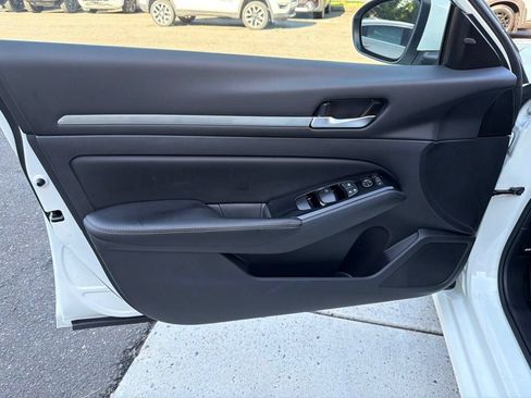 Used 2023 Nissan Altima 2.5 SV AWD/4WD image 21