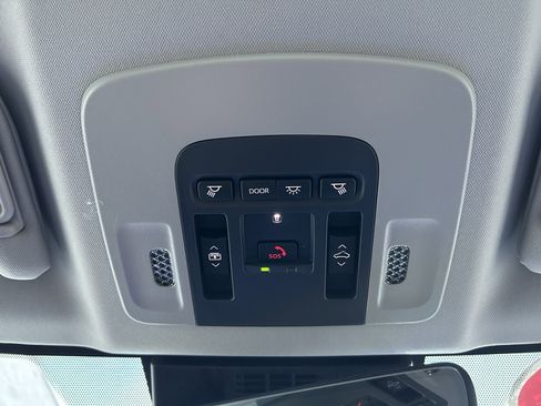 Used 2025 Toyota Camry XLE image 35