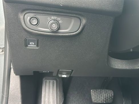 Used 2018 GMC Terrain SLE image 19