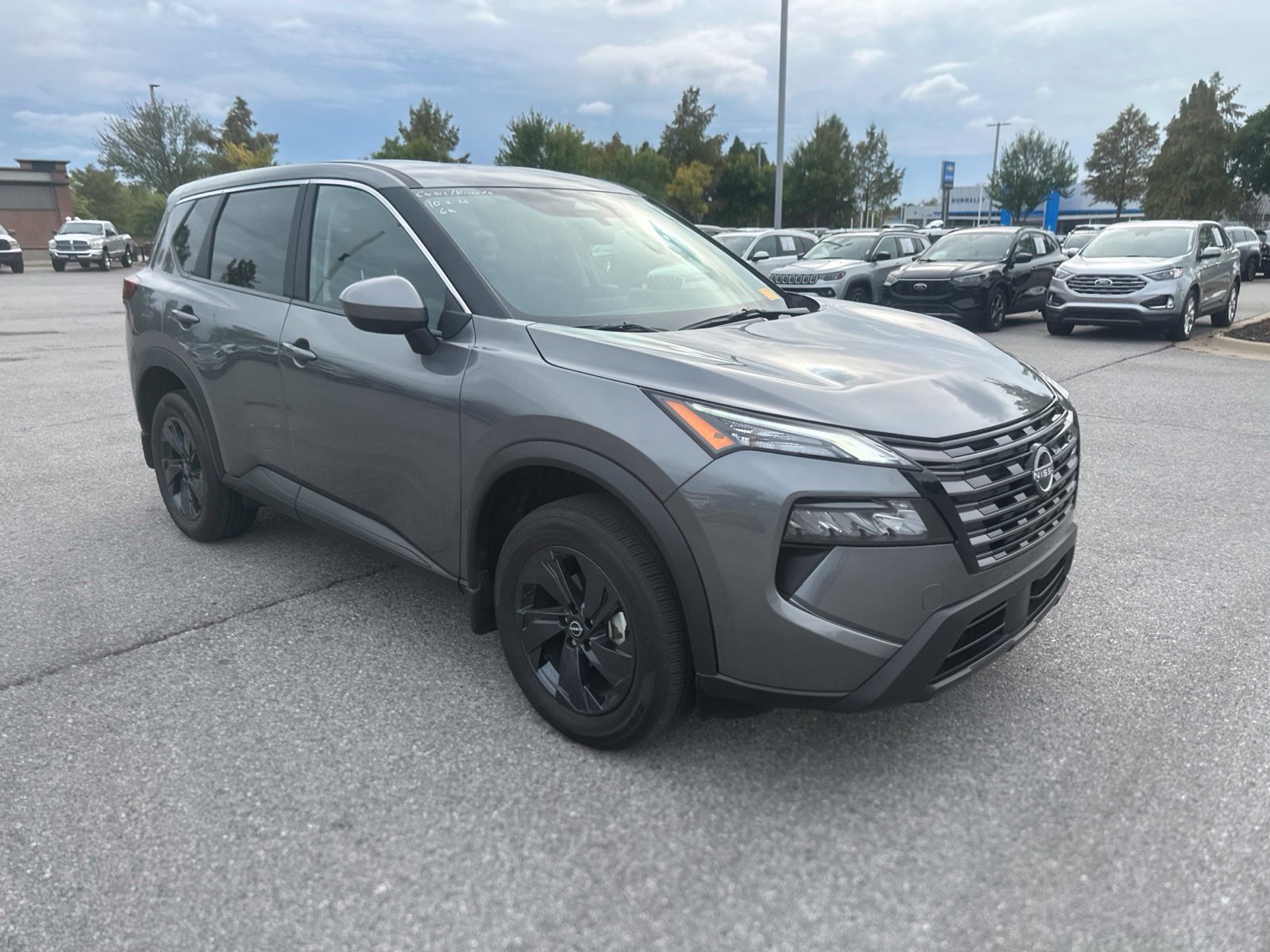 Used 2026 Nissan Rogue SV FWD image 3