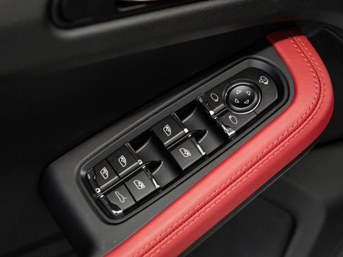 New 2026 Porsche Macan AWD/4WD image 20