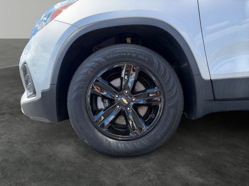 Used 2022 Chevrolet Trax LT w/ LT Convenience Package AWD/4WD image 4
