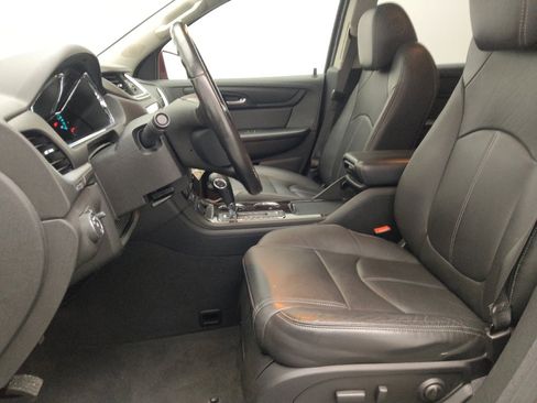 Used 2017 Chevrolet Traverse LT image 17