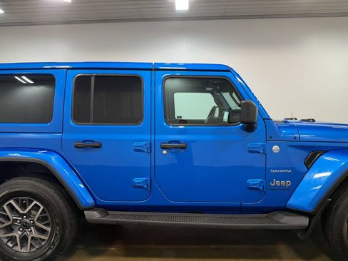 Used 2024 Jeep Wrangler Unlimited Sahara w/ Technology Group AWD/4WD image 31