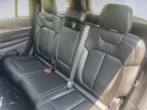 New 2025 Jeep Grand Cherokee Limited w/ Black Appearance Package image 13