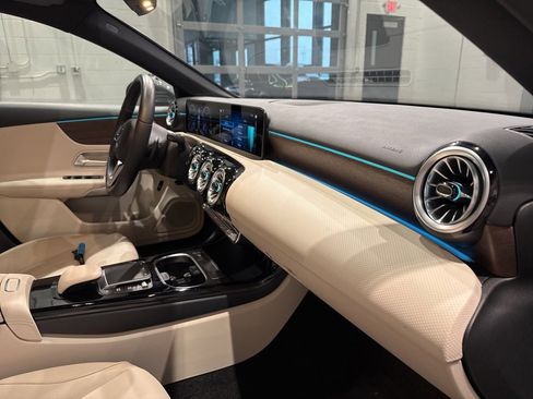 Used 2022 Mercedes-Benz A 220 4MATIC image 41