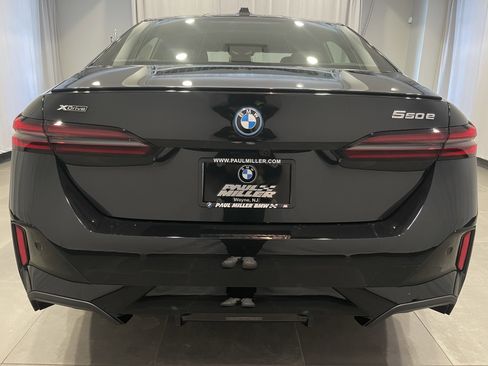 New 2026 BMW 550e xDrive w/ Premium Package AWD/4WD image 5