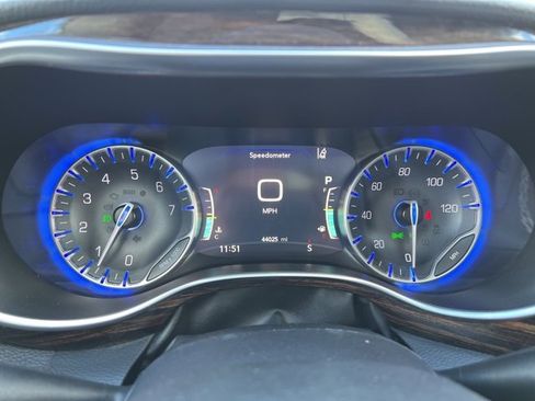 Certified 2024 Chrysler Pacifica Limited image 26