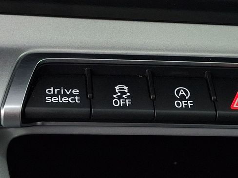 Used 2023 Audi Q3 2.0T Premium image 24