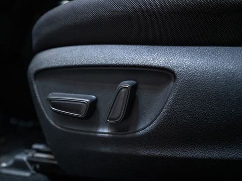 Used 2024 Toyota Highlander LE image 21