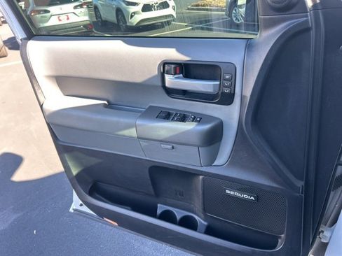 Used 2015 Toyota Sequoia Limited image 29