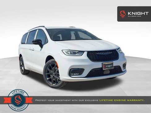 New 2026 Chrysler Pacifica Select image 1