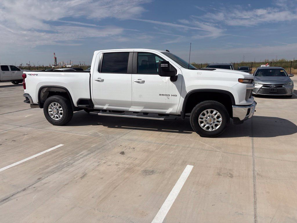 Used 2025 Chevrolet Silverado 3500 LT w/ Safety Package AWD/4WD image 13