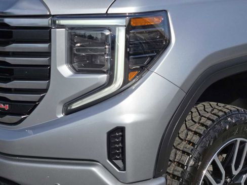 Certified 2024 GMC Sierra 1500 AT4 w/ AT4 Preferred Package AWD/4WD image 9