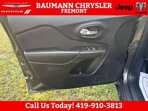 Used 2016 Jeep Cherokee Latitude w/ Safety/Convenience Group AWD/4WD image 10