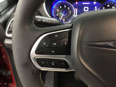 Used 2025 Chrysler Pacifica Select FWD image 16