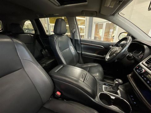 Used 2016 Toyota Highlander Limited image 30