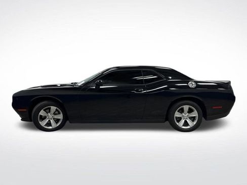 Used 2021 Dodge Challenger SXT image 10