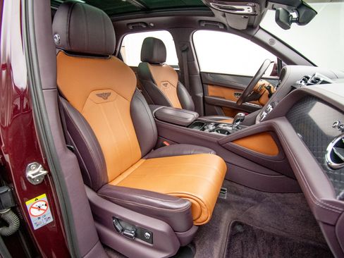 Used 2021 Bentley Bentayga AWD/4WD image 27