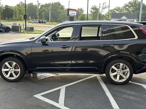 Used 2021 Volvo XC90 T6 Momentum w/ Protection Package Premier AWD/4WD image 3