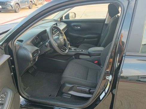 Used 2025 Honda HR-V LX image 3