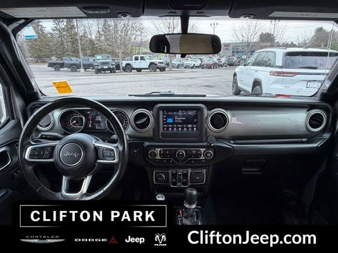 Used 2020 Jeep Gladiator Overland w/ LED Lighting Group AWD/4WD image 27