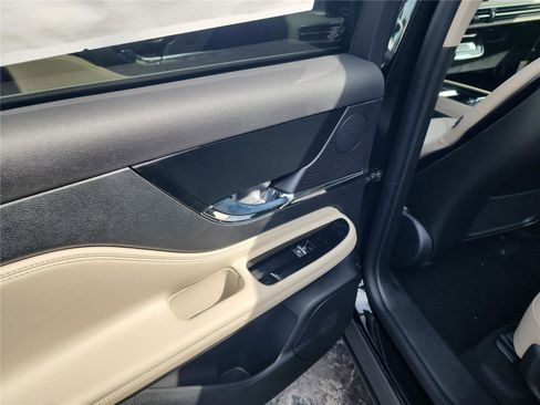 New 2026 Lincoln Corsair Premiere image 16