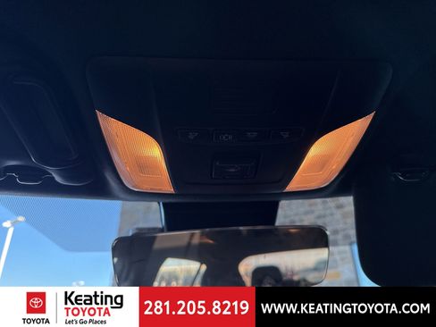 Used 2022 Toyota Corolla SE image 19