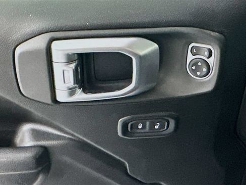 Used 2023 Jeep Wrangler Unlimited w/ Convenience Group AWD/4WD image 18