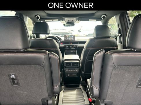 Used 2024 Honda Pilot TrailSport image 6