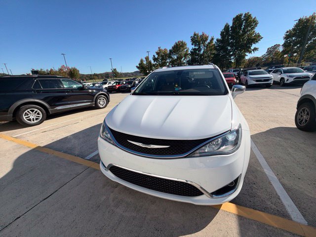 Used 2017 Chrysler Pacifica Limited FWD image 4
