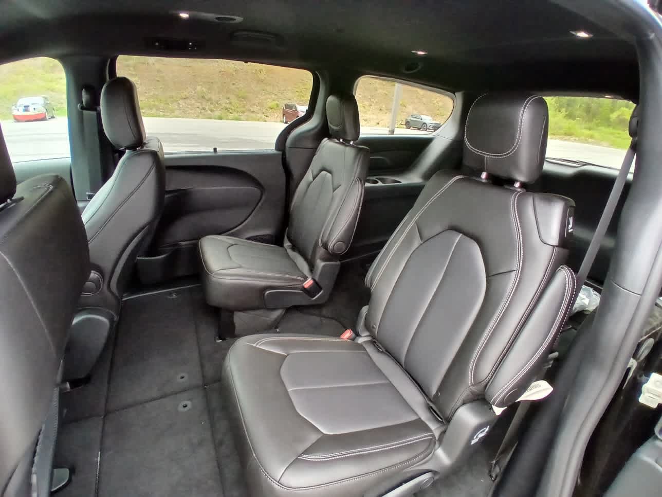 New 2027 Chrysler Pacifica Select FWD image 16