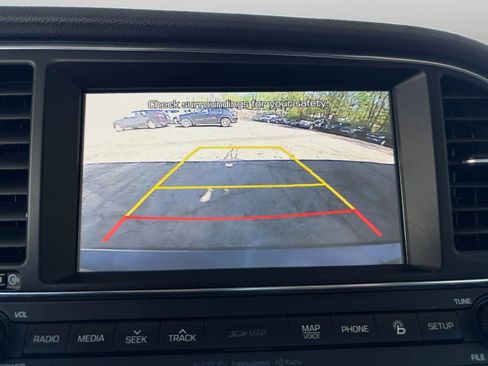 Used 2017 Hyundai Elantra Limited w/ Limited Tech Package 08 FWD image 44