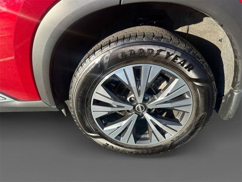 Used 2023 Nissan Rogue SV image 8