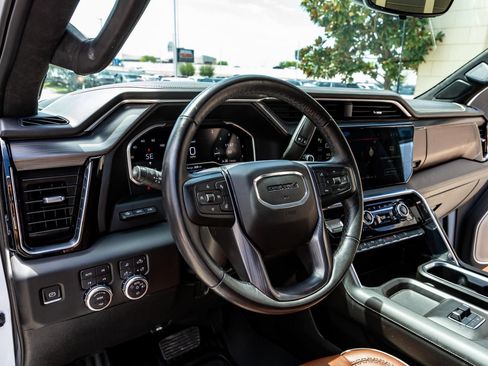 Used 2024 GMC Sierra 2500 Denali Ultimate AWD/4WD image 15