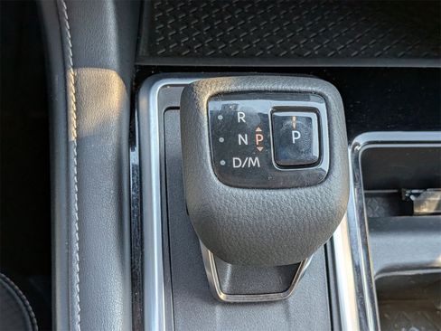 Used 2022 Nissan Pathfinder SL w/ SL Black Package image 32