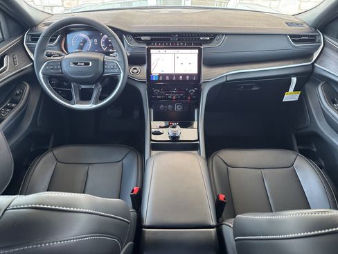 New 2025 Jeep Grand Cherokee Limited w/ Trailer Tow Package image 16