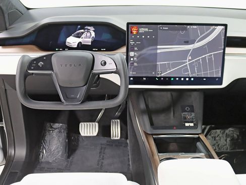 Used 2023 Tesla Model X image 15