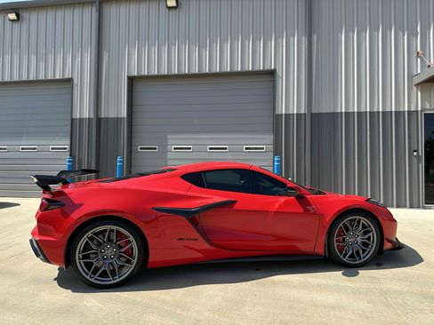 Used 2025 Chevrolet Corvette Z06 w/ Z07 Performance Package RWD image 6