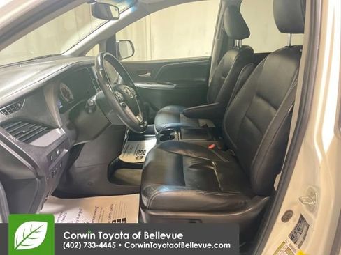 Used 2015 Toyota Sienna SE image 9
